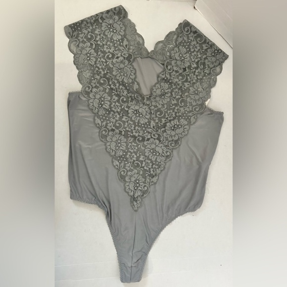 HAH V-Neck Cap Sleeve Lace Lady Like Bodysuit Size XL GRAY